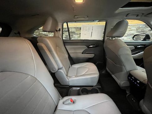 Used 2020 Toyota Highlander XLE AWD/4WD image 52