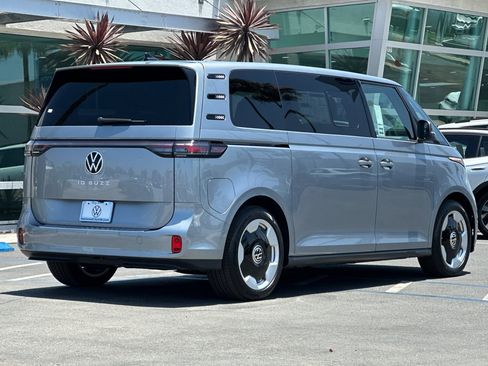 New 2025 Volkswagen ID. Buzz Pro S Plus RWD image 5