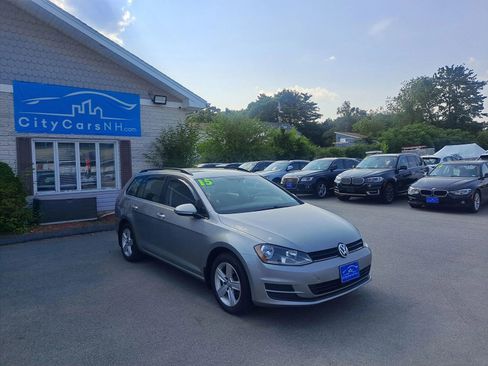 Used 2015 Volkswagen Golf TDI S FWD image 2