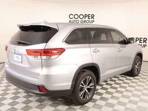 Used 2017 Toyota Highlander Plus FWD image 21