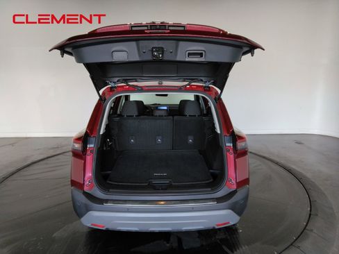 Used 2023 Nissan Rogue S image 9