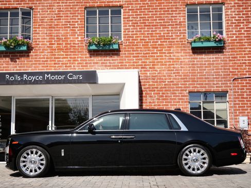 Certified 2022 Rolls-Royce Phantom Extended Wheelbase w/ The Phantom Package RWD image 3