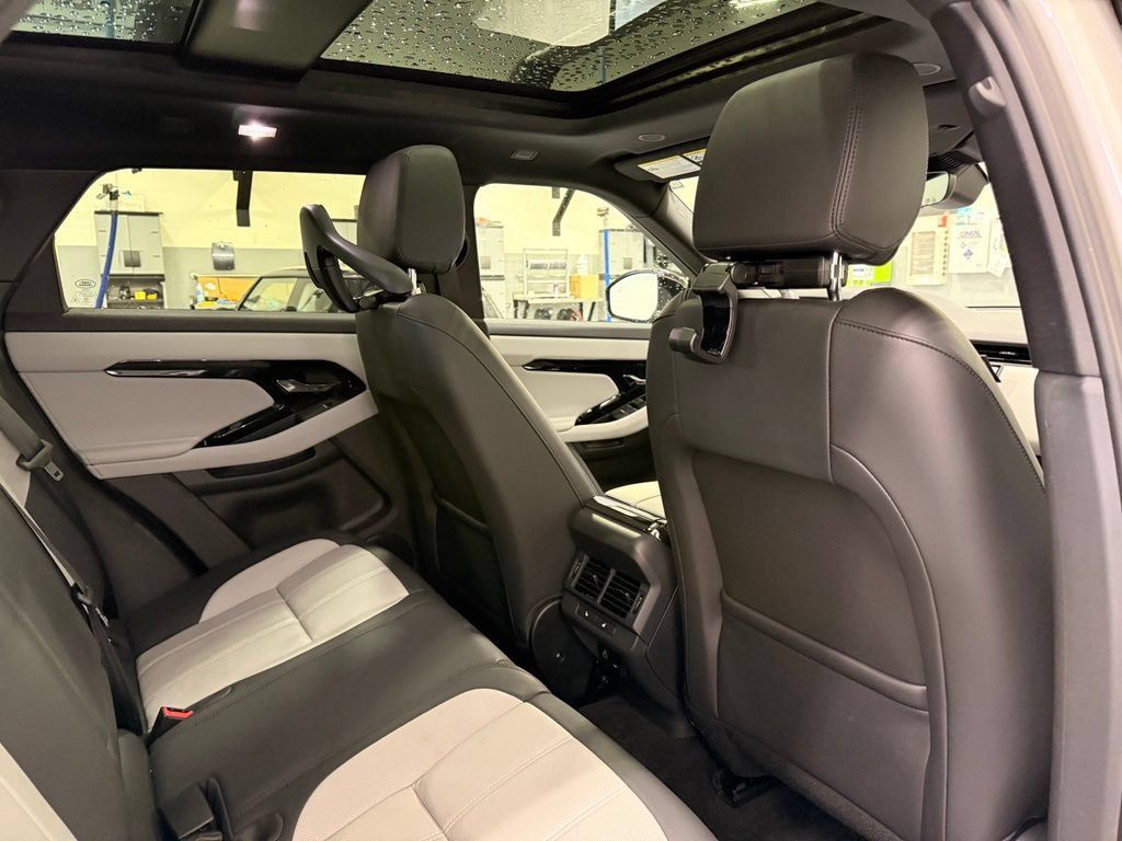 Used 2026 Land Rover Range Rover Evoque Dynamic SE AWD/4WD image 25