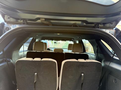 Used 2019 Ford Explorer XLT image 12