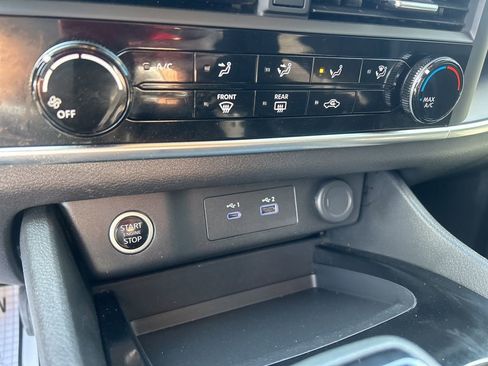 Used 2023 Nissan Rogue S image 17