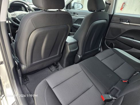 Used 2018 Hyundai Elantra SE w/ SE Connectivity Package 04 FWD image 18