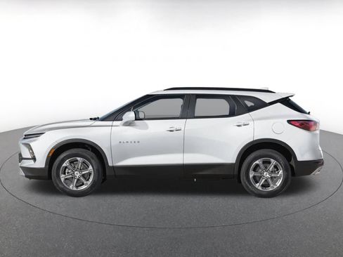 Used 2026 Chevrolet Blazer LT FWD image 3