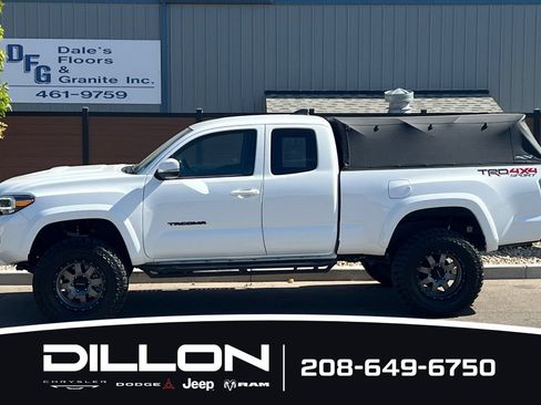 Used 2023 Toyota Tacoma TRD Sport AWD/4WD image 10
