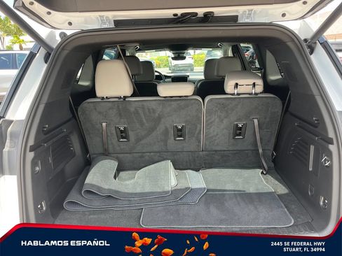 Used 2026 GMC Acadia Elevation w/ Elevation Premium Package FWD image 10