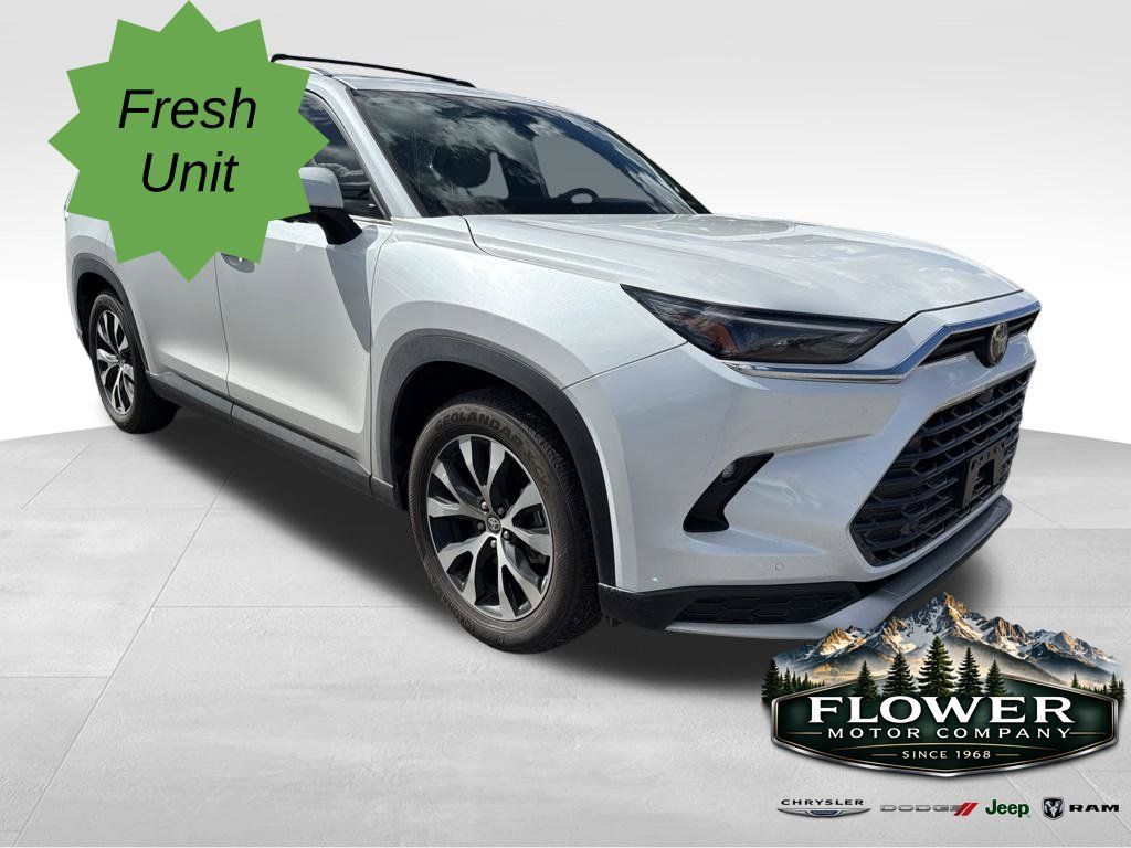 Used 2024 Toyota Grand Highlander AWD Hybrid image 3