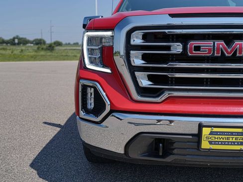 Used 2022 GMC Sierra 1500 SLT w/ SLT Premium Package AWD/4WD image 3
