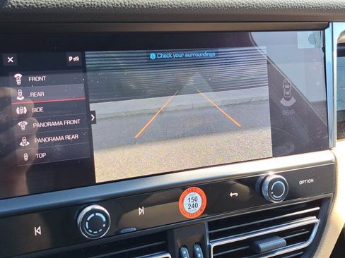 Certified 2025 Porsche Macan AWD/4WD image 33