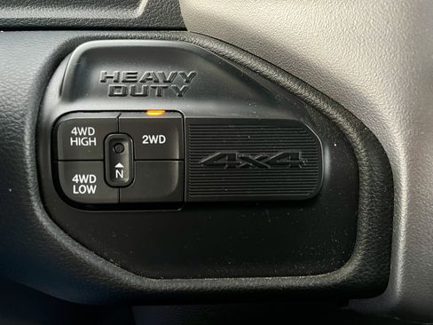 Used 2019 RAM 2500 Big Horn w/ Black Appearance Package image 22