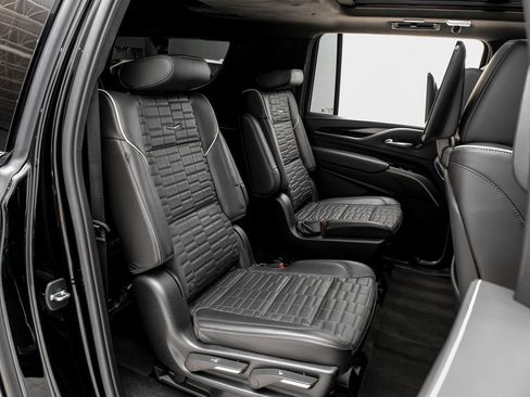 Used 2023 Cadillac Escalade ESV V image 28