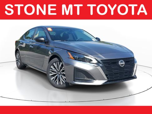 Used 2024 Nissan Altima 2.5 SV FWD image 1