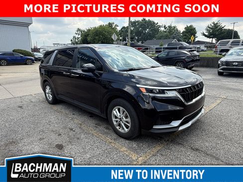 Used 2024 Kia Carnival LX FWD image 2