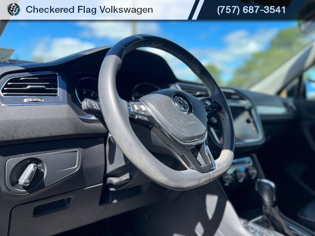Used 2021 Volkswagen Tiguan SE w/ Panoramic Sunroof Package AWD/4WD image 20