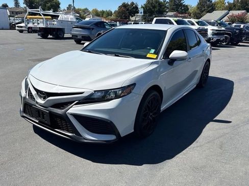 Used 2023 Toyota Camry SE FWD image 5