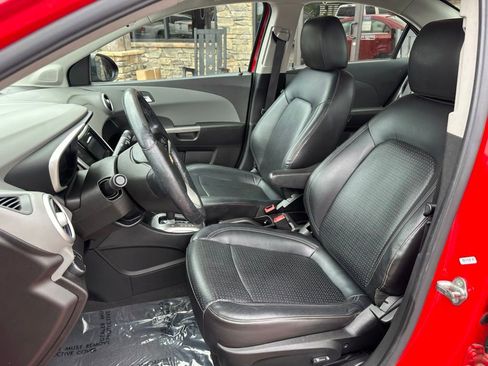 Used 2018 Chevrolet Sonic Premier FWD image 10