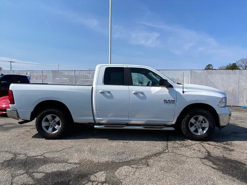 Used 2018 RAM 1500 Classic SLT image 22
