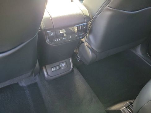 New 2025 Toyota Highlander Platinum image 12