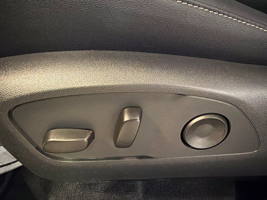 Used 2026 Chevrolet Traverse LT w/ Driver Confidence Package AWD/4WD image 21
