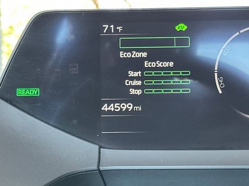 Used 2023 Toyota Prius LE image 30