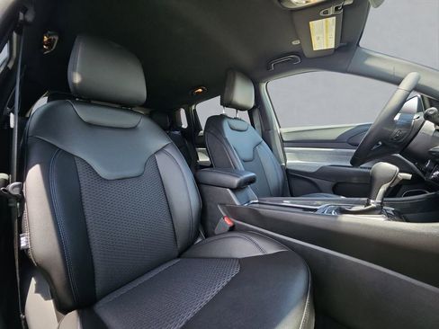 New 2025 Jeep Compass Latitude image 30