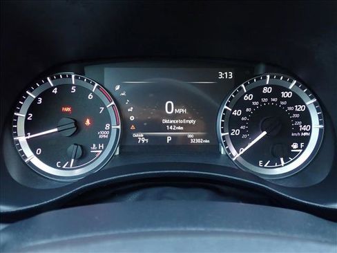 Used 2023 Toyota Highlander XLE FWD image 28