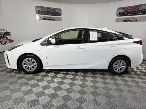 Used 2022 Toyota Prius LE image 6