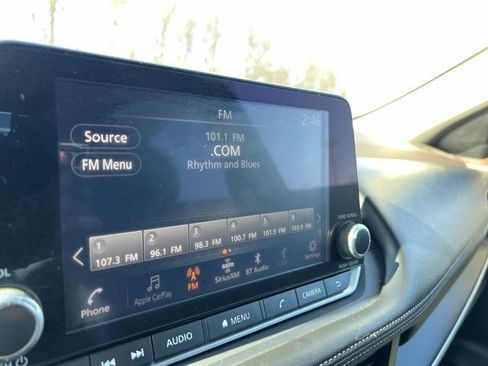 Used 2023 Nissan Rogue S image 13