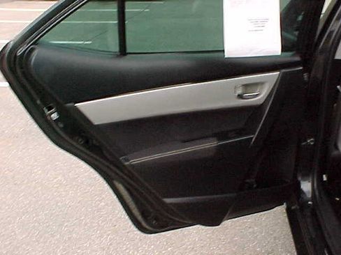 Used 2017 Toyota Corolla LE image 12