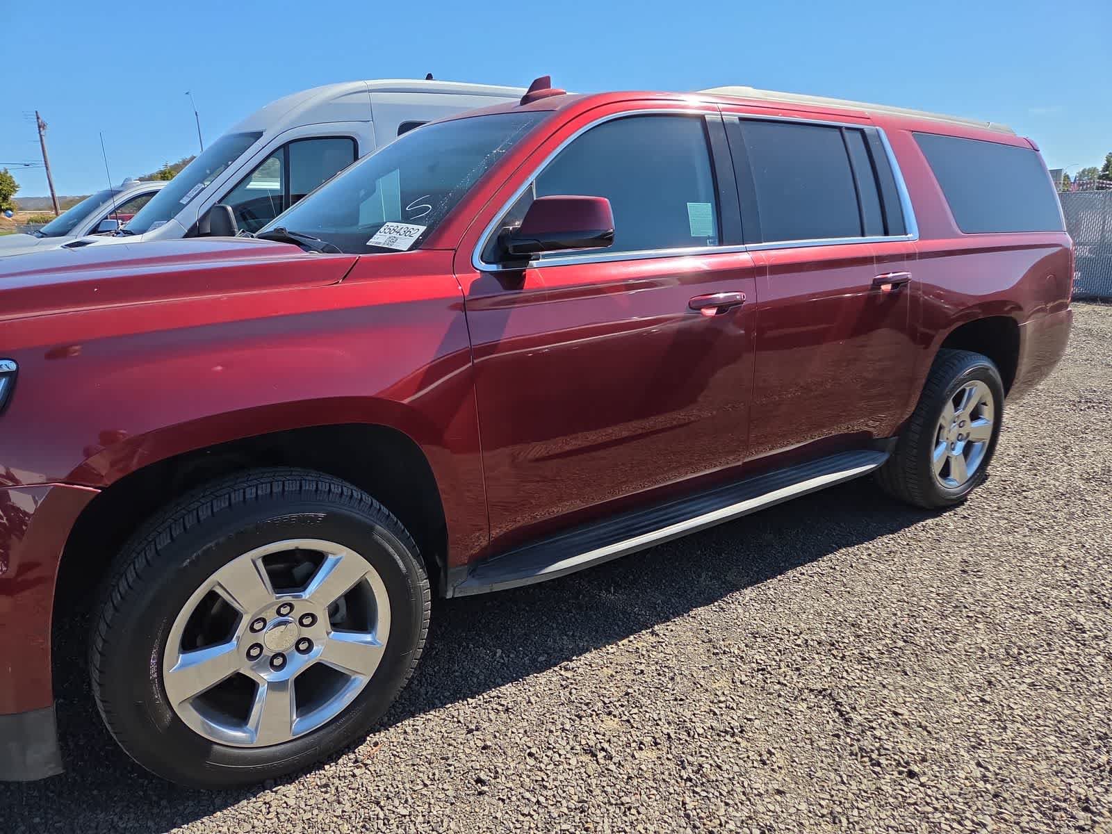 Used 2017 Chevrolet Suburban LT w/ Luxury Package RWD image 2