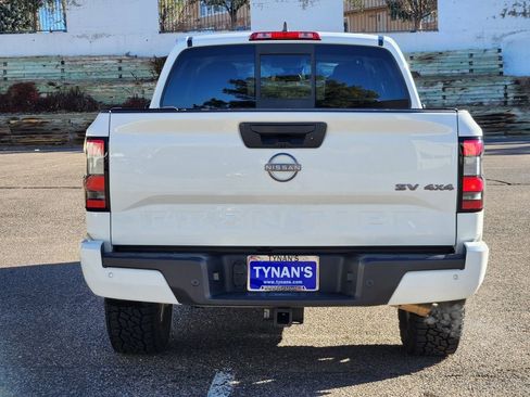 Used 2022 Nissan Frontier SV image 4