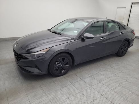 Used 2021 Hyundai Elantra SEL FWD image 2