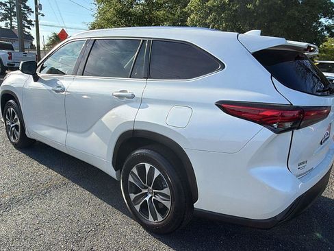 Used 2020 Toyota Highlander XLE image 7