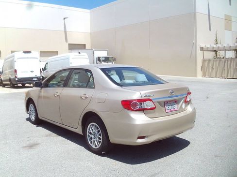 Used 2011 Toyota Corolla LE FWD image 3