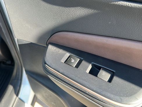 Used 2023 Toyota Crown Limited image 24