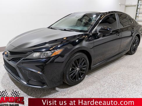Used 2021 Toyota Camry SE FWD image 2