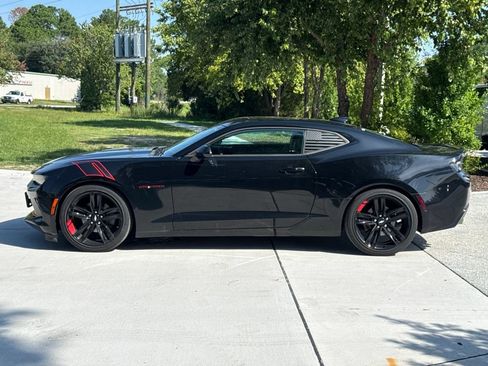 Used 2017 Chevrolet Camaro LT RWD image 4