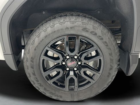 Used 2024 GMC Sierra 1500 Elevation w/ X31 Off-Road Package AWD/4WD image 10