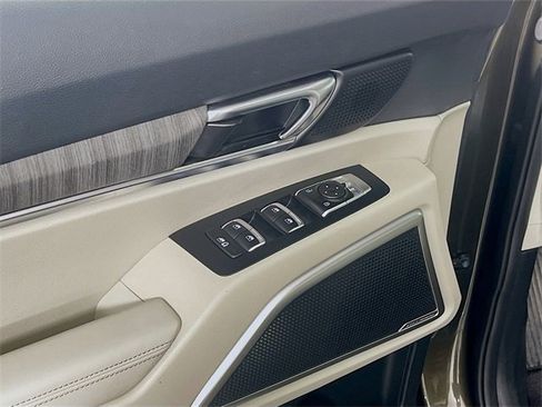 Used 2023 Kia Telluride EX w/ EX Captain's Chair Package image 19