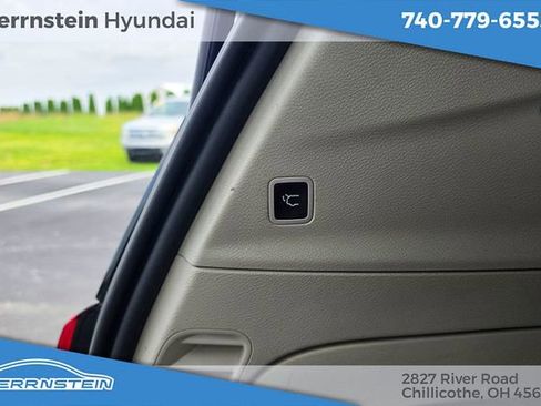Used 2022 Chrysler Pacifica Touring-L FWD image 25