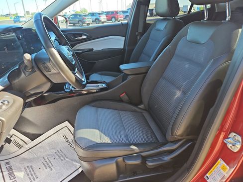 Used 2024 Chevrolet Trax LT w/ Driver Confidence Package FWD image 7