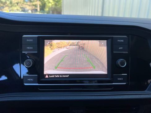 Used 2021 Volkswagen Jetta SE image 24