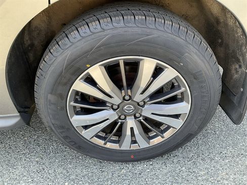 Used 2019 Nissan Pathfinder S AWD/4WD image 9