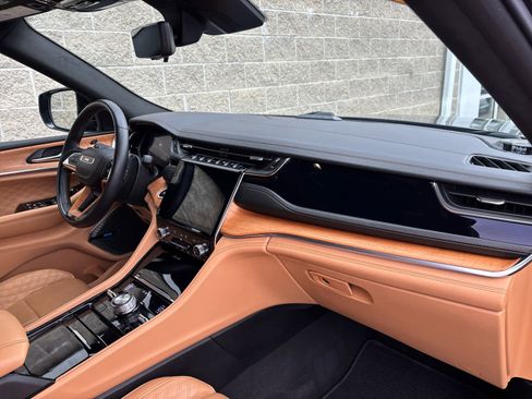 Used 2022 Jeep Grand Cherokee Summit image 11