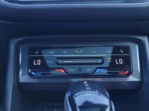 Certified 2023 Volkswagen Tiguan SE R-Line FWD image 22