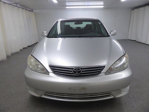 Used 2005 Toyota Camry LE image 2