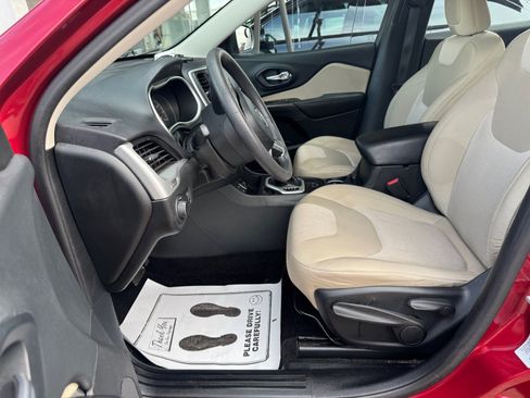 Used 2015 Jeep Cherokee Sport FWD image 9